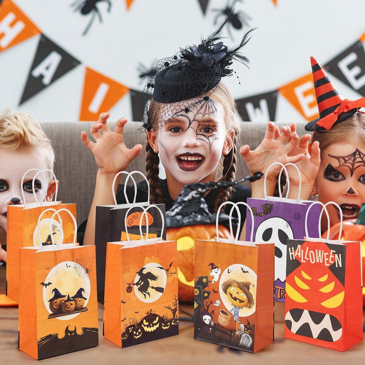 30 STUKS Trick or Treat Tassen - Halloween Draagtassen met Handvatten voor Kinderen - Kraft Goody Cadeau Papieren Zakken - Cadeaus Inpakken - Halloween Feestbenodigdheden