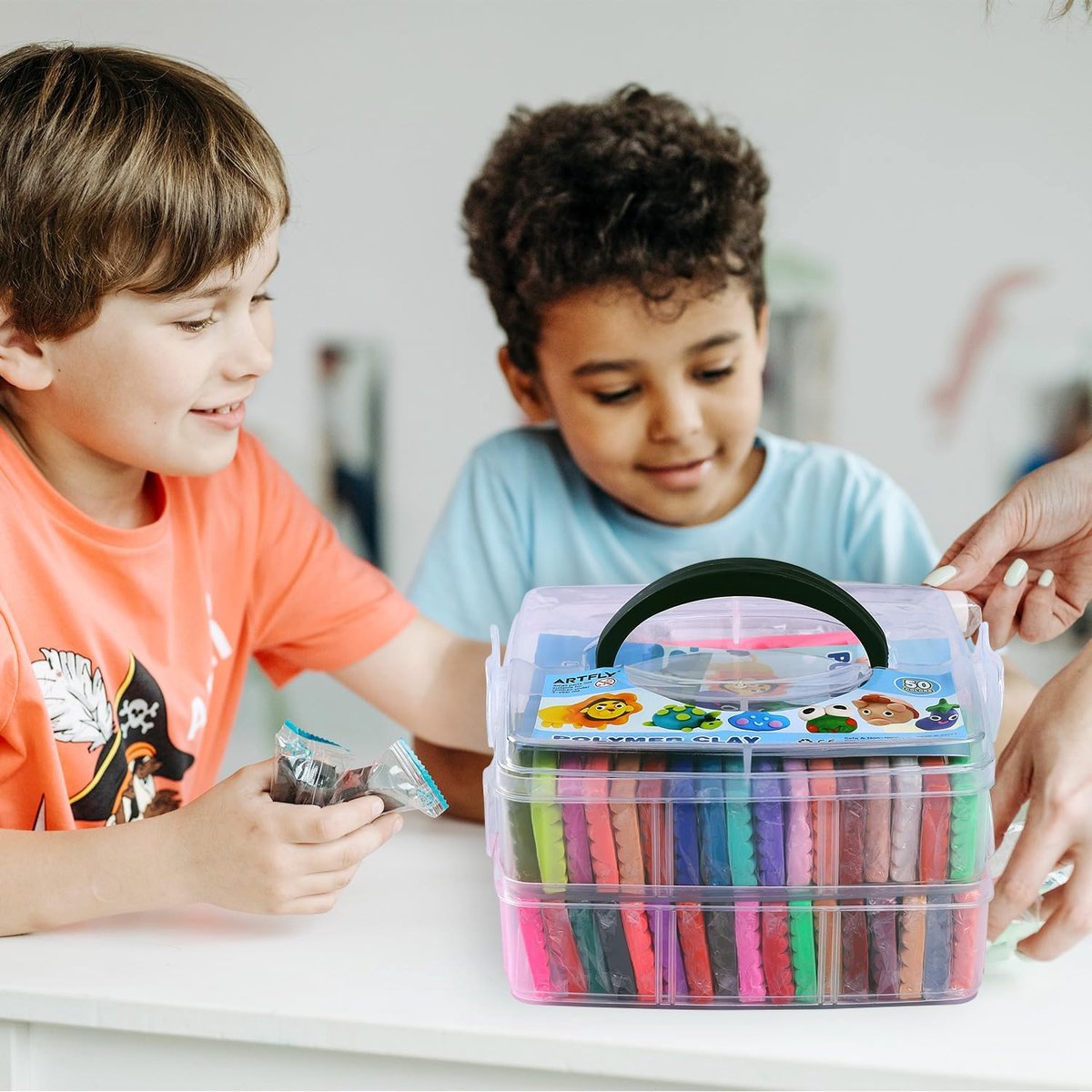 Oven Bake Modeling Clay Polymeerklei, 50 kleuren, creatieve polymeerklei kit met boetseergereedschap en sieradenaccessoires, niet giftig, ideaal doe-het-zelf kleigeschenken voor volwassenen en