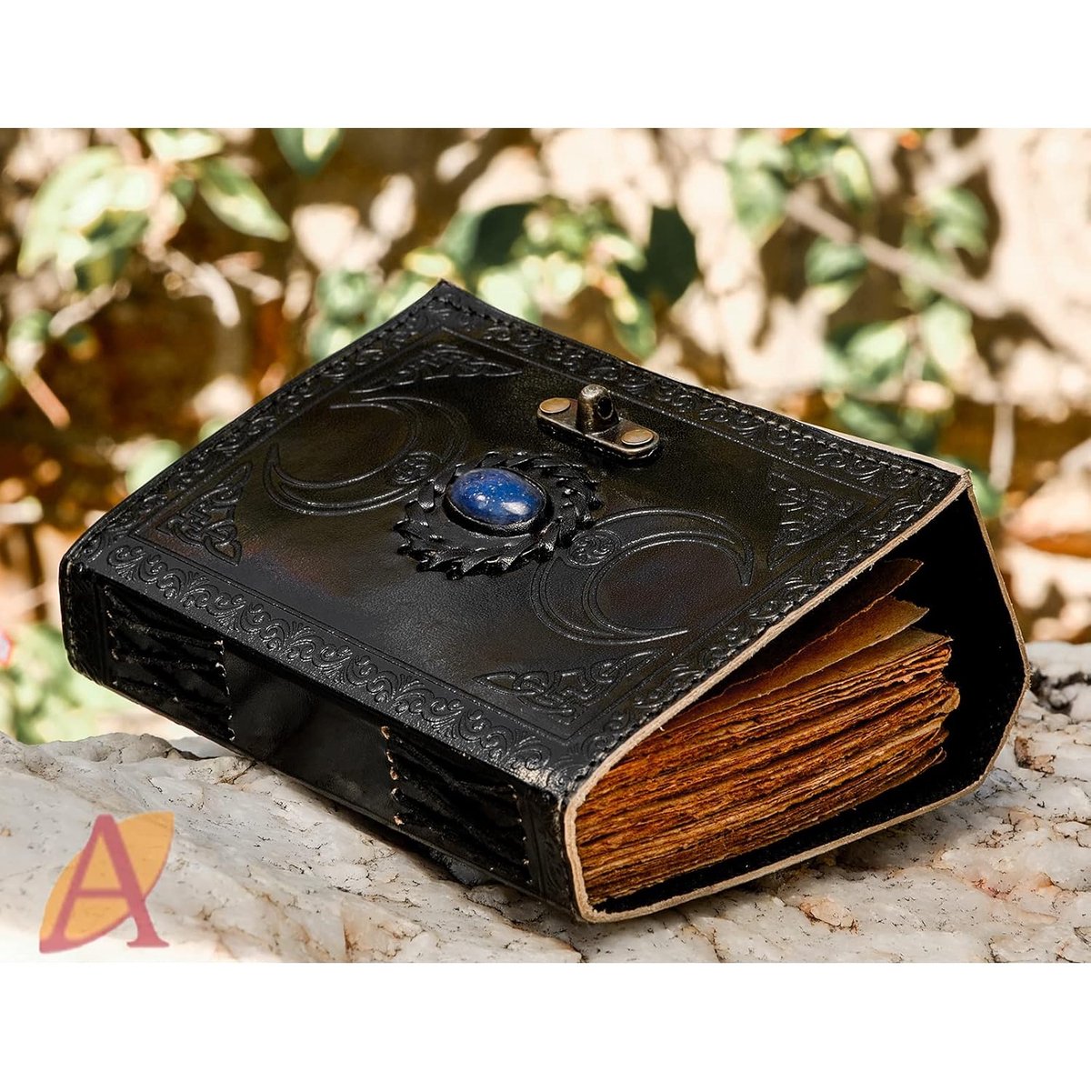Leren Dagboek - Handgemaakt Leren Journal met Drievoudige Maan ontwerp - Triple Moon Design - Zwart Boek der Schaduwen met Antiek Papier en Scheprand | Schetsboek voor Magische Formules en Heilige Geometrie