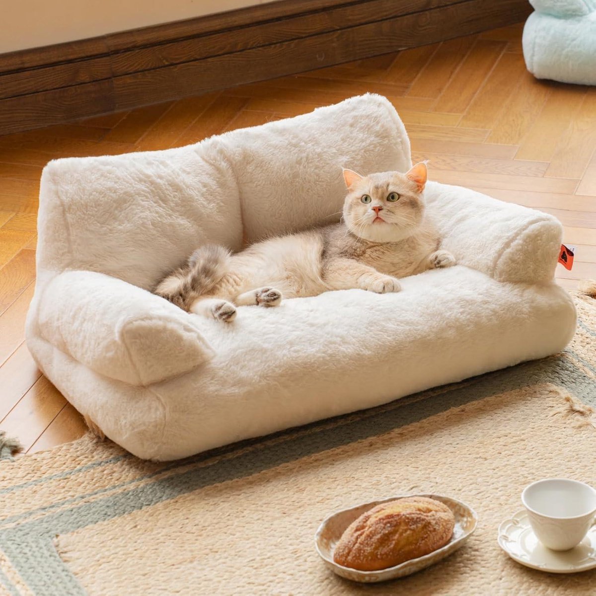 Cat Bed Stylish Fluffy Soft Cat Sofa Dog Sofa - 66 x 48 cm Cute Anti-Slip Bottom White