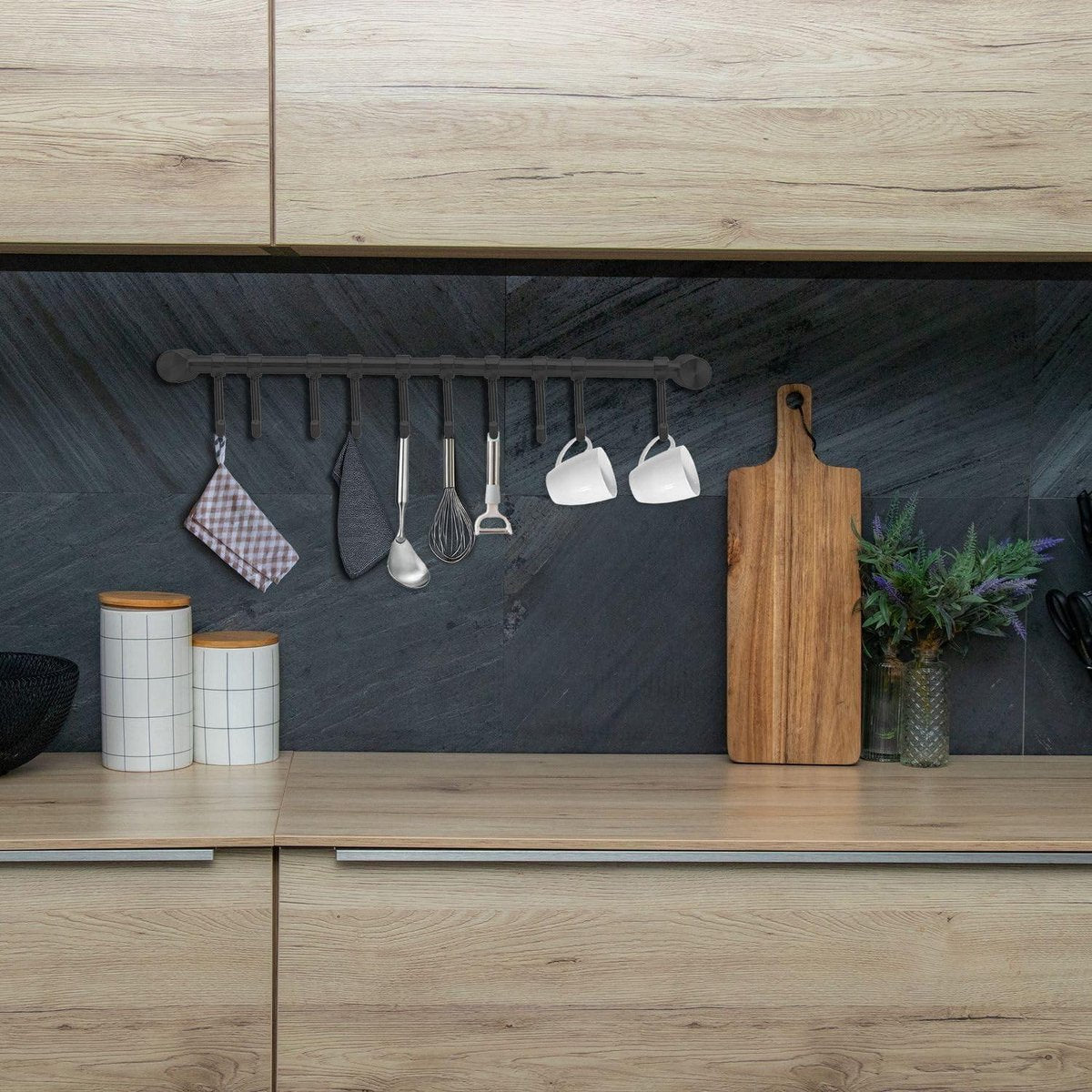 Roestvrijstalen ophangrail voor de keuken - 10 beweegbare haken - 526 x 34 x 22 mm - keukenreling-haakrail - keukengerei stang - bekerhouder muurbevestiging keukenstang