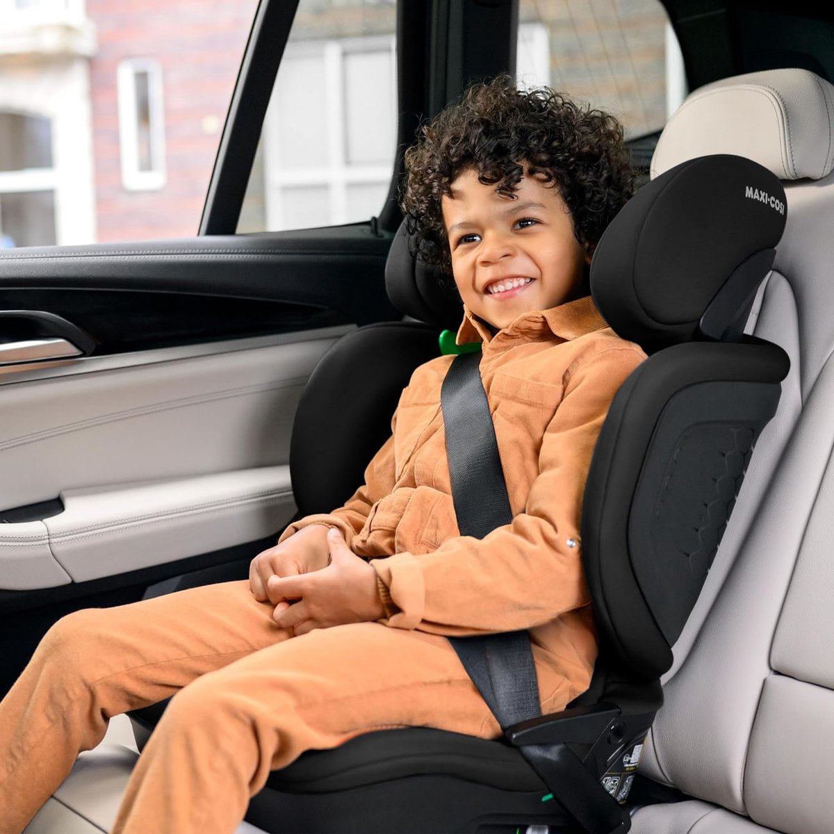 Maxi-Cosi Tanza i-Size, Draagbare Autostoel voor Kinderen, 3,5-12 jaar, 100-150cm, Opvouwbare Autostoel, 10 Hoofdsteunposities, G-CELL-bescherming, Gewatteerde & Verhoogde Zitting, Full Black