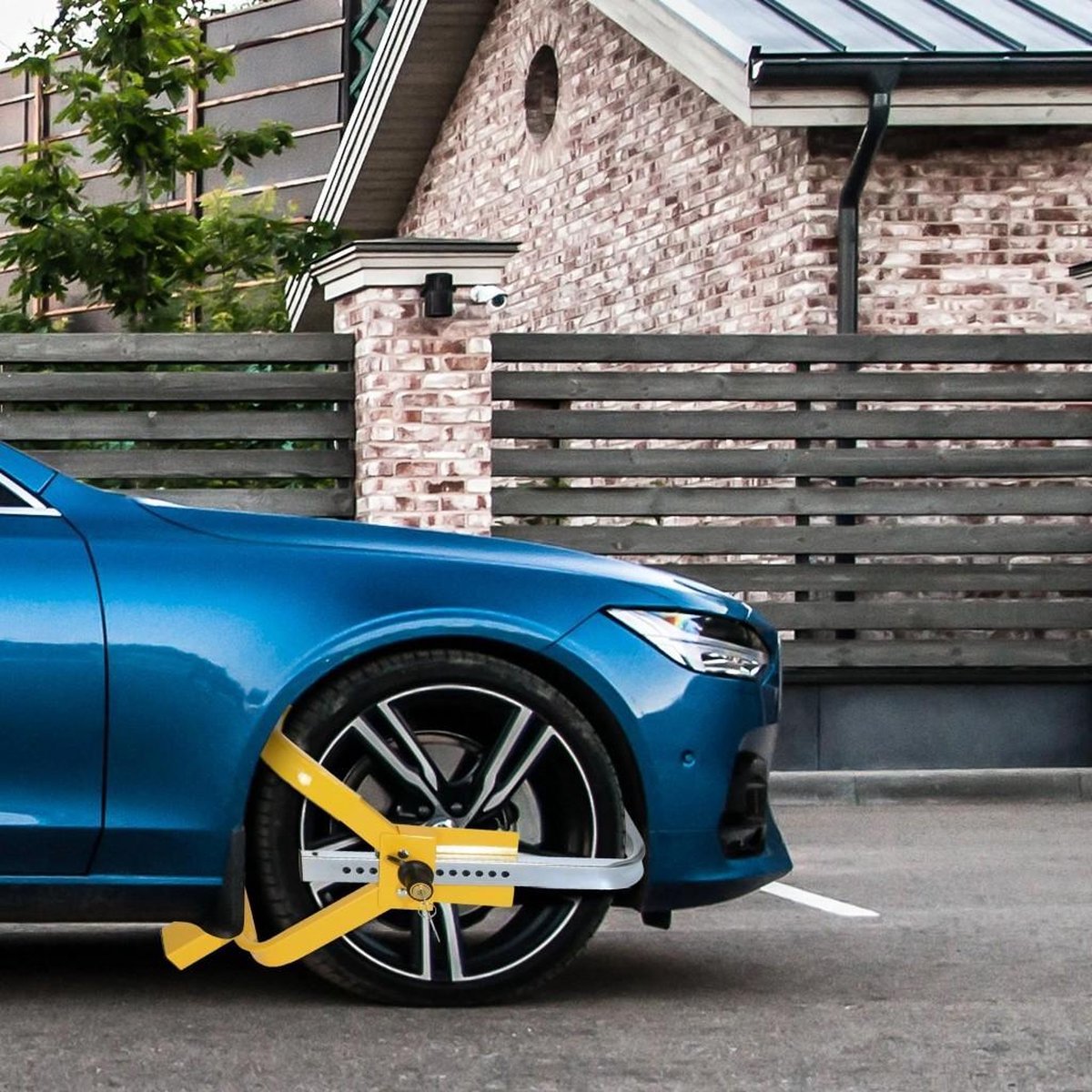 Universal Wheel Clamp with Lock - Anti-Theft Parking Clamp Security - Adjustable Wheel Lock for Car/Trailer/Caravan - With PP Sleeve Against Wheel Damage - Yellow