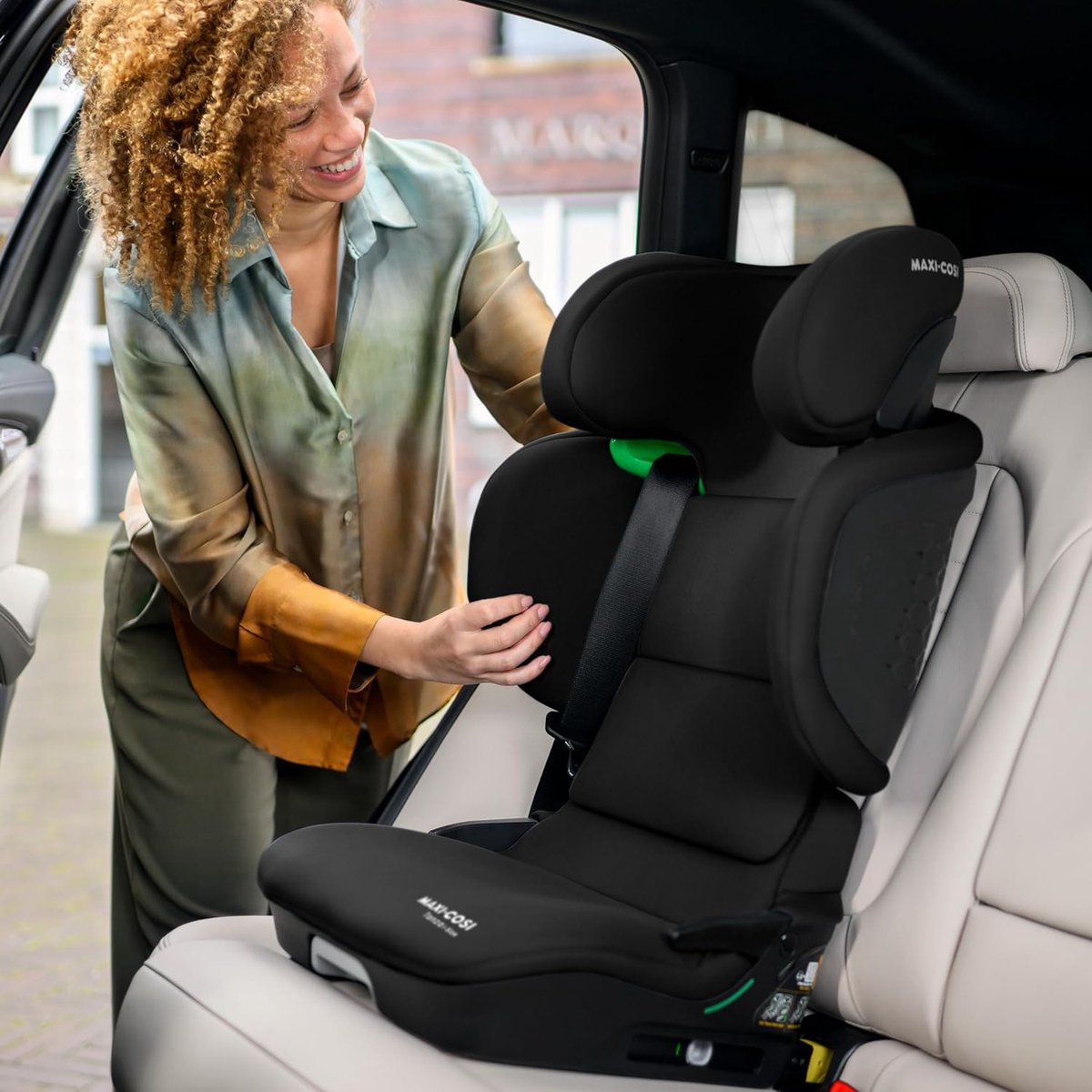 Maxi-Cosi Tanza i-Size, Draagbare Kinderautostoel, 3,5-12 jaar, 100-150cm, Opvouwbare Autostoel, 10 Hoofdsteunposities, G-CELL-bescherming, Gewatteerd & Verhoogde Stoel, Full Black