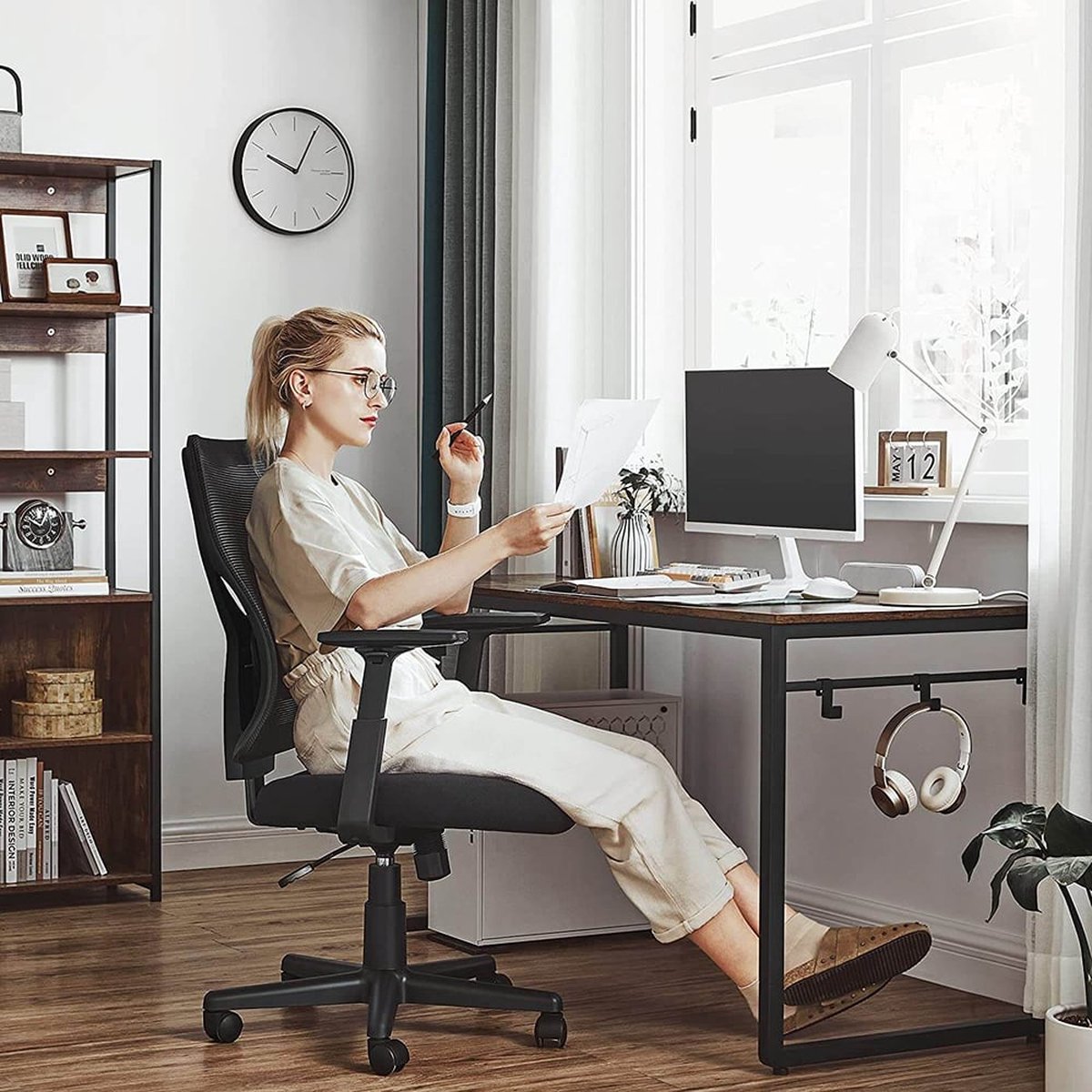 Ergonomic Office Chair with Wheels - With Adjustable Armrests - Office Chair for Adults - Office Chair - Black