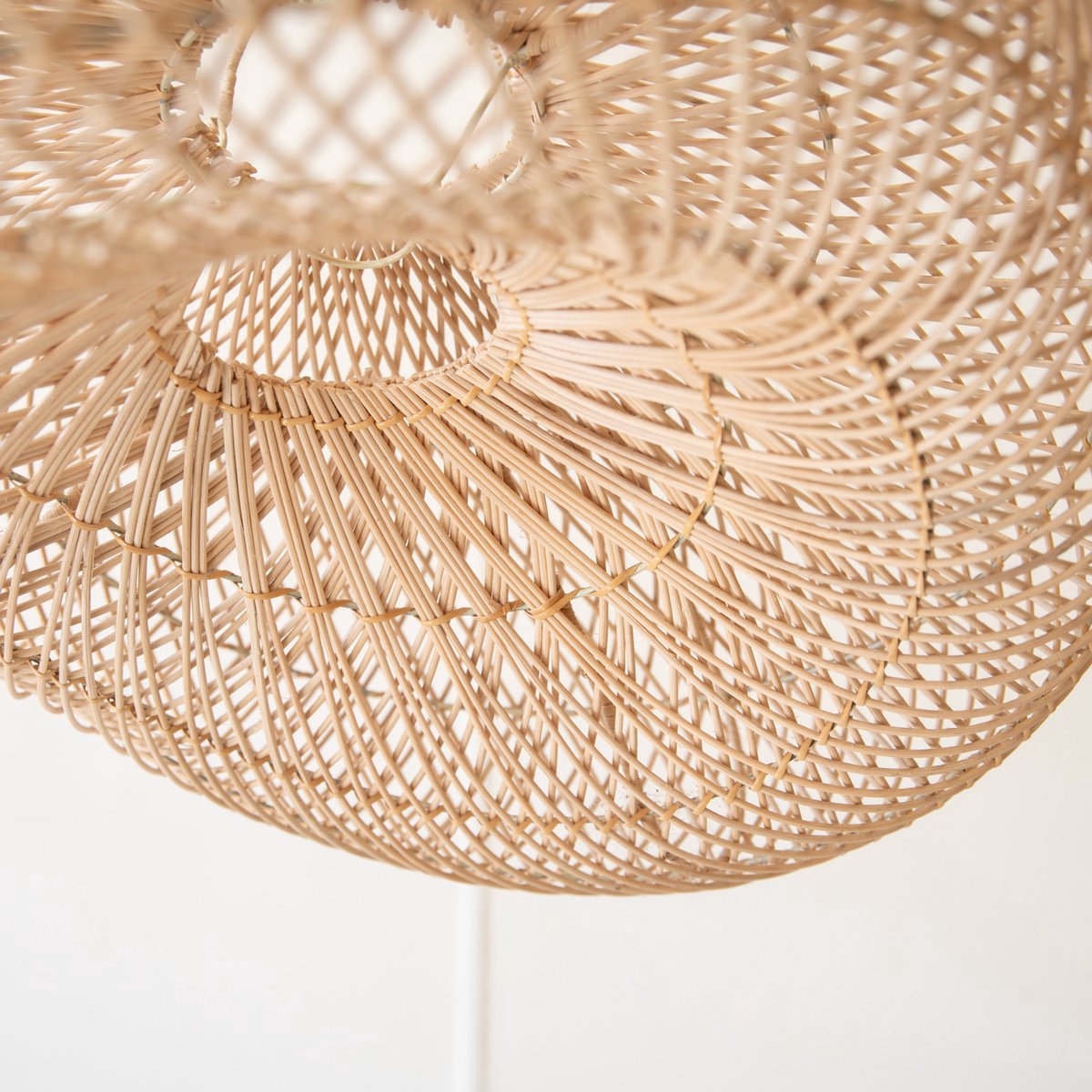 Rieten hanglamp - Wave - rotan - Bali - woonkamer - eetkamer - slaapkamer - handgemaakt - trendy - rattan