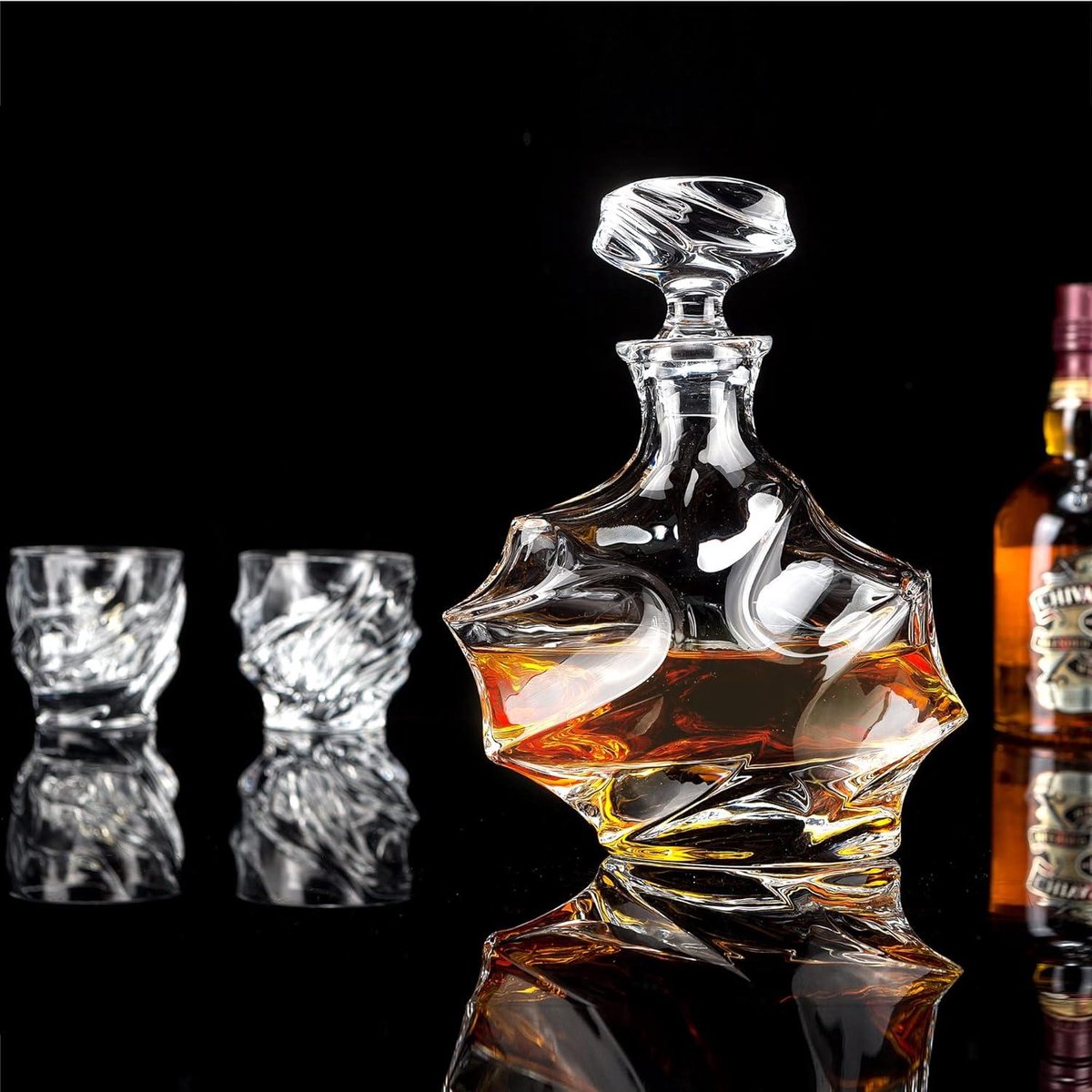 Whiskey Karaf Set - Kristallen Whiskey Karaf met 4 Glazen - 750 ml Karaf en 4x260 ml Glazen - Cognac Whiskey Wodka Martini Scotch Cocktails - Luxe Geschenkdoos - 5-Delige Set