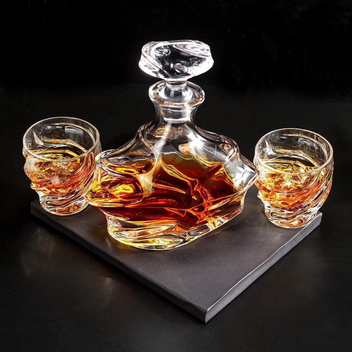 Whiskey Karaf Set - Kristallen Whiskey Karaf met 4 Glazen - 750 ml Karaf en 4x260 ml Glazen - Cognac Whiskey Wodka Martini Scotch Cocktails - Luxe Geschenkdoos - 5-Delige Set