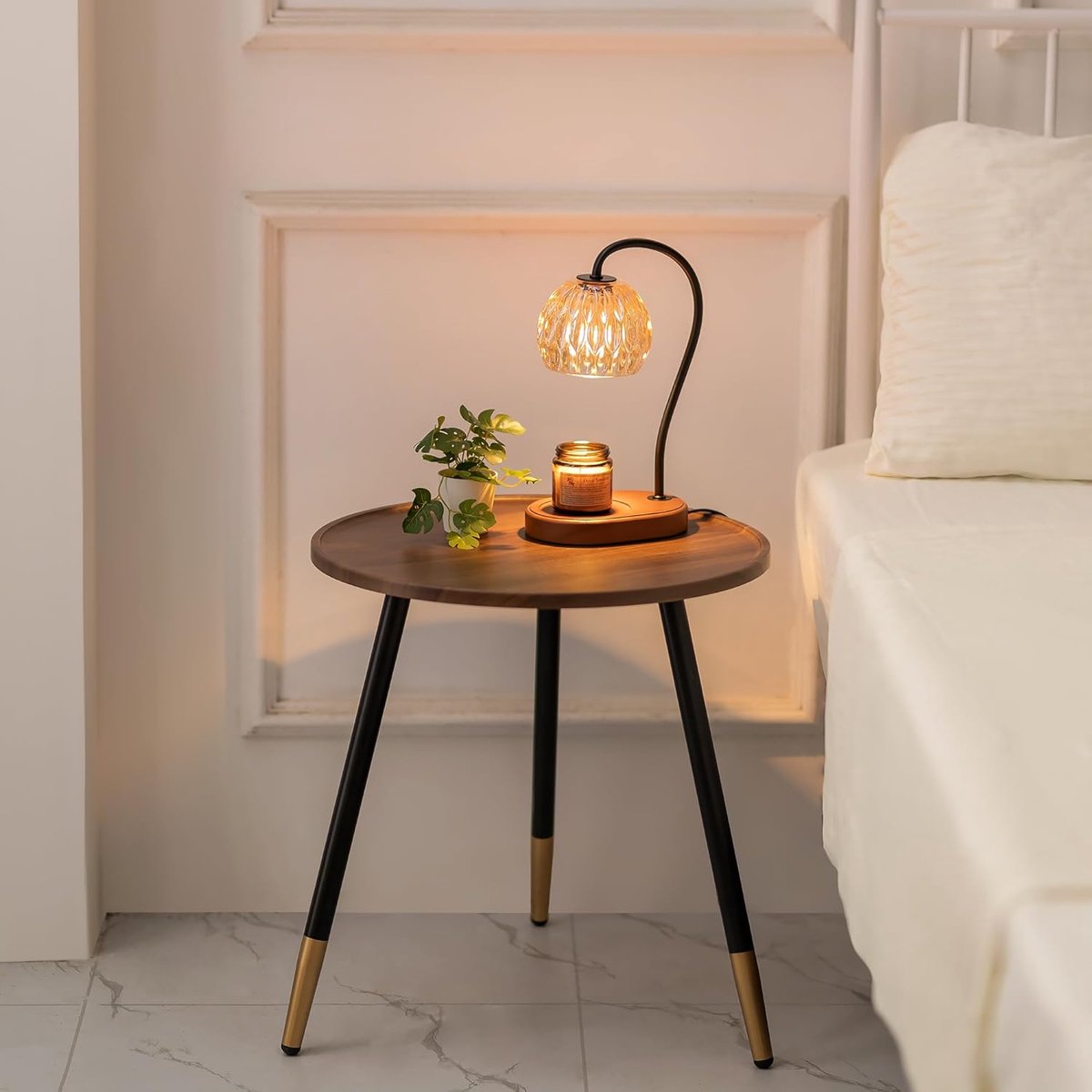 Bijzettafel Rond Hout: Moderne Bruine Noten Kleine Houten Bijzettafel voor de Woonkamer met 3 Metalen Poten Kleine Buitencouch Sofatafels voor Tuindecoratie, 45 cm.