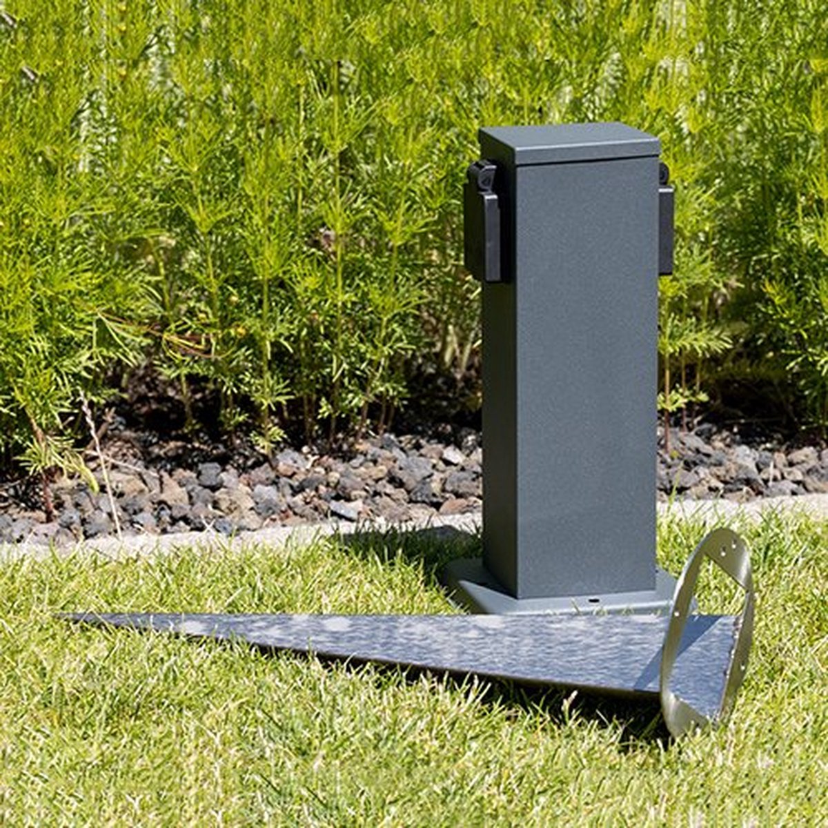 Tuinpaal met grondpin - Buitenstopcontact - dubbel (2x) - 30cm zuil - zwart IP44