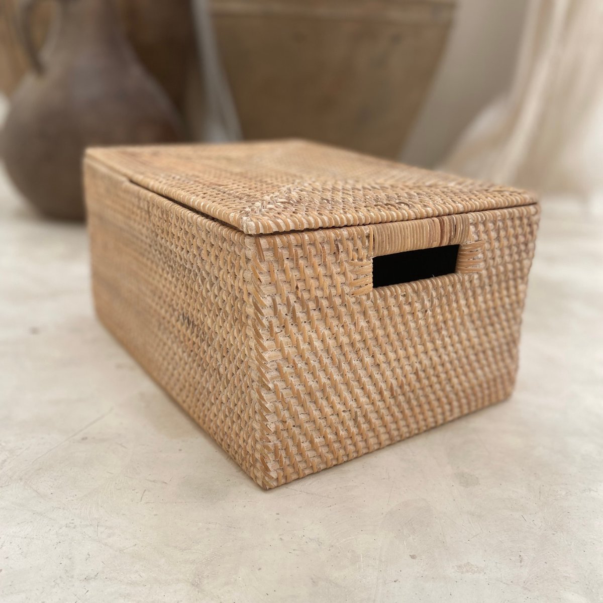 Rotan opbergmand whitewash met deksel - opbergdoos - opbergbox - 35 cm x 25 cm x 16 cm