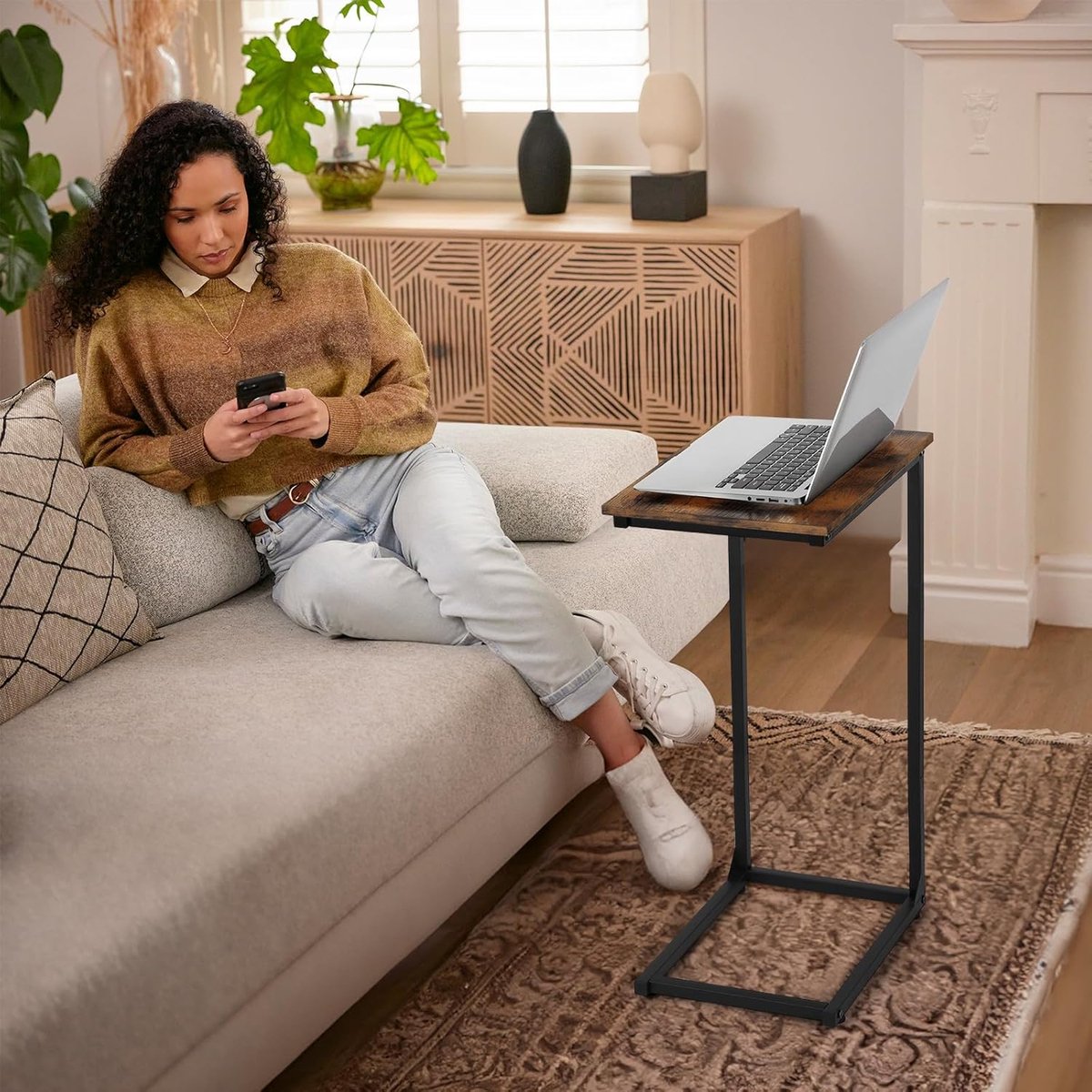 Bijzettafel voor bank, hoge slanke bijzettafel voor bank en bed, verstelbare hoogte en metalen frame, salontafel, salontafel, nachtkastje voor woonkamer, slaapkamer (bruin, hoogte 70 cm)