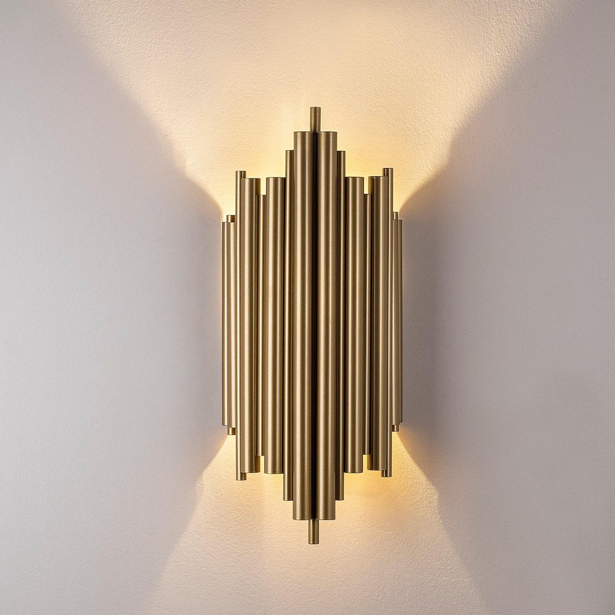 Lighting - Luciana Wall Lamp in Gold Metal - Dimensions 18x8x40cm - Stylish Lighting for Any Interior
