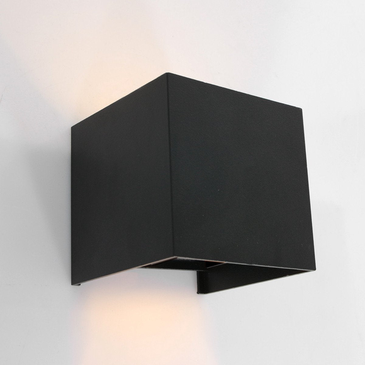 Buitenlamp dubbel met dag- en nachtsensor | industrieel | 2 led-lichtbronnen | matzwart | 10x10x9,8 cm | modern design | buitenverlichting