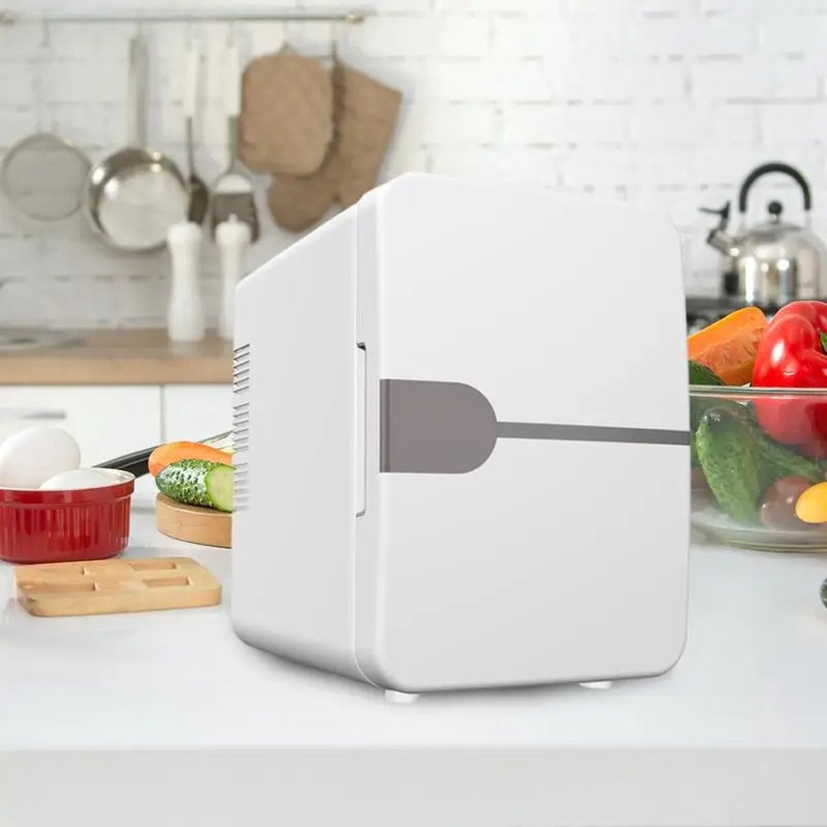 MELY minikoelkast - elektrische koelbox - campingkoelkast - draagbare autokoelkast - incl. USB-kabel - 12 Volt/220V - 6L