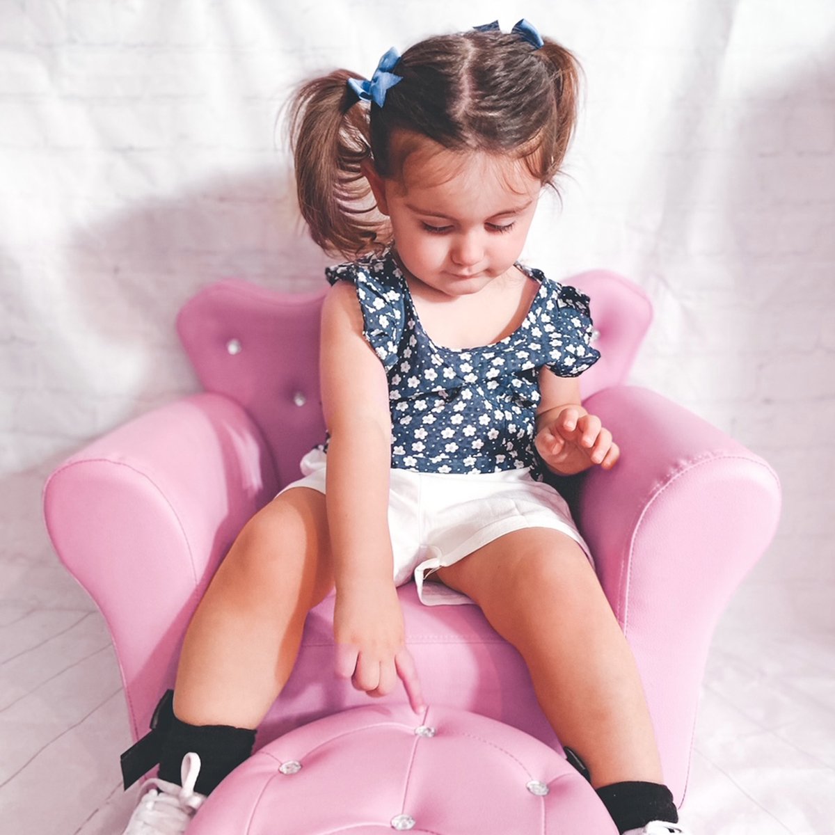 Children's sofa with crystal buttons and ottoman pink