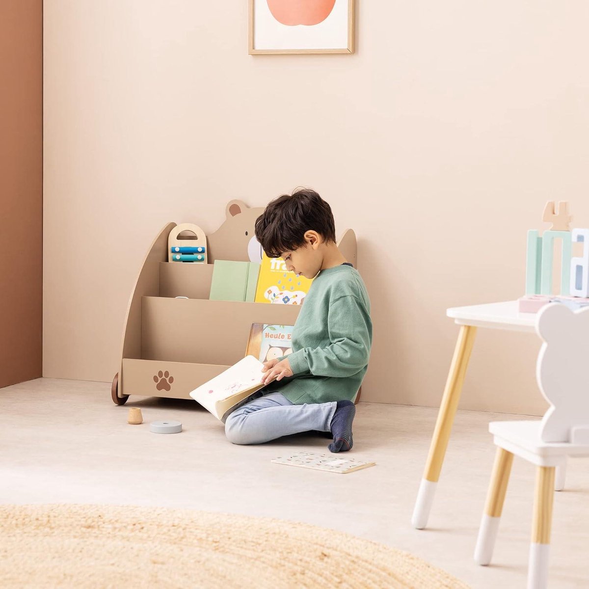 Kids bookcase with wheels - Wooden storage rack for children with 3 compartments - Montessori toy and book organizer - 60 x 58 x 40 cm - Brown bear toy cabinet