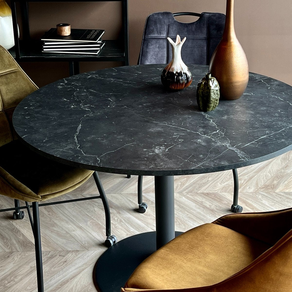 Eettafel Heeze - Marmer - Zwart - Ø 110 cm - 74 cm hoog - Rond - Eetkamertafel - Keukentafel