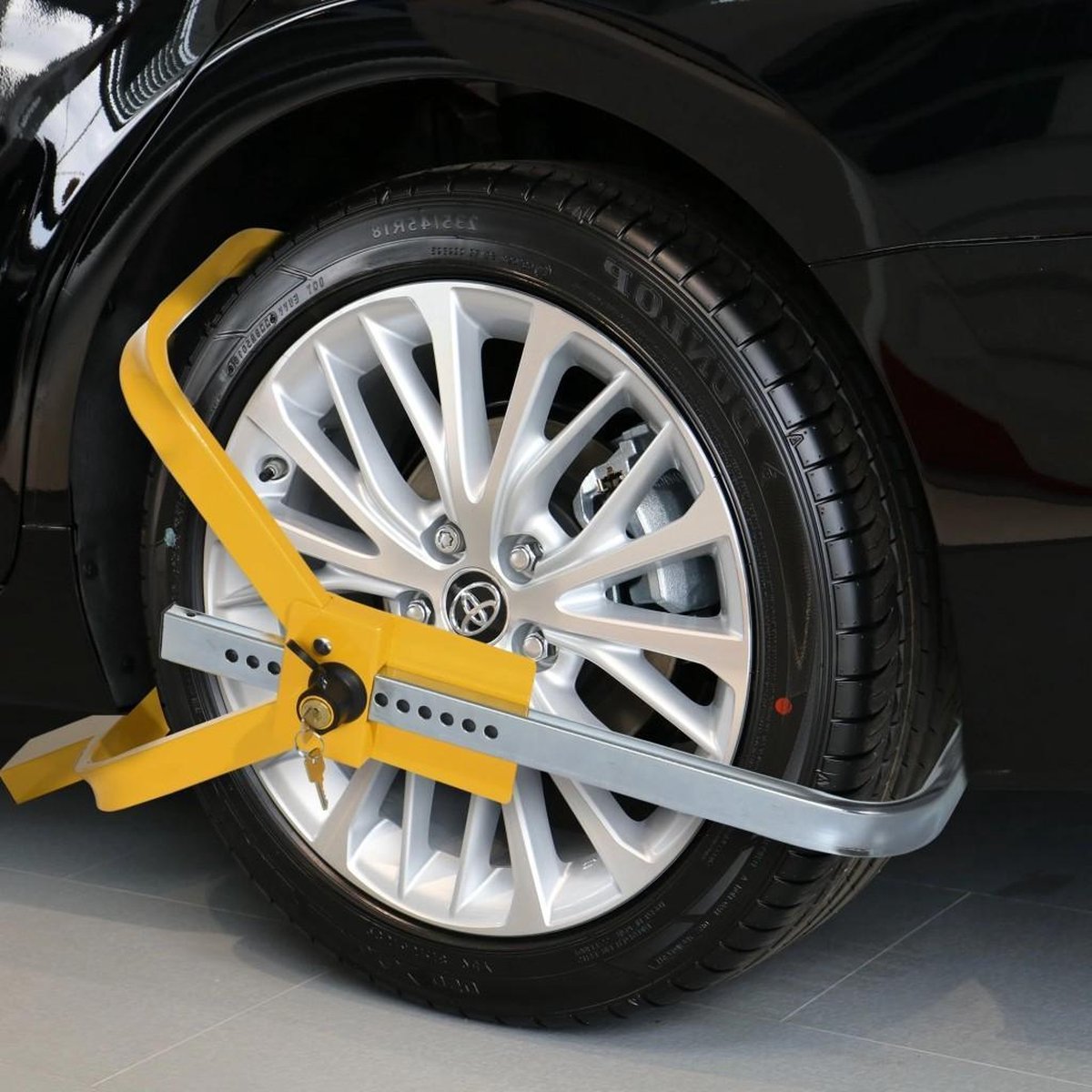 Universal Wheel Clamp with Lock - Anti-Theft Parking Clamp Security - Adjustable Wheel Lock for Car/Trailer/Caravan - With PP Sleeve Against Wheel Damage - Yellow