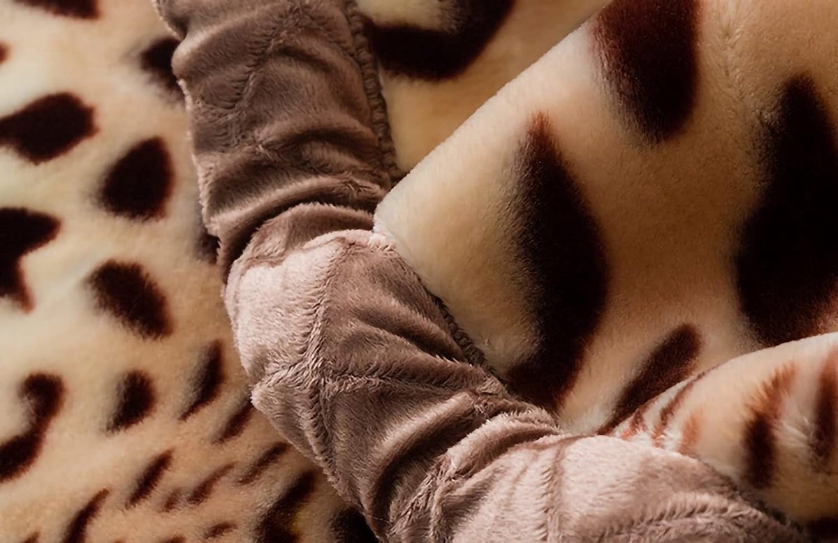 IBBO Shop - Luxe Flanel Fleece Dikke Bed Deken Vol - Plaid deken - Afmeting 200x230cm - Zacht en warme Fleece deken - 2 Ply Reversible Raschel Bed Blanket for Autumn Winter - Ademend & Wasbaar - 5 Kg