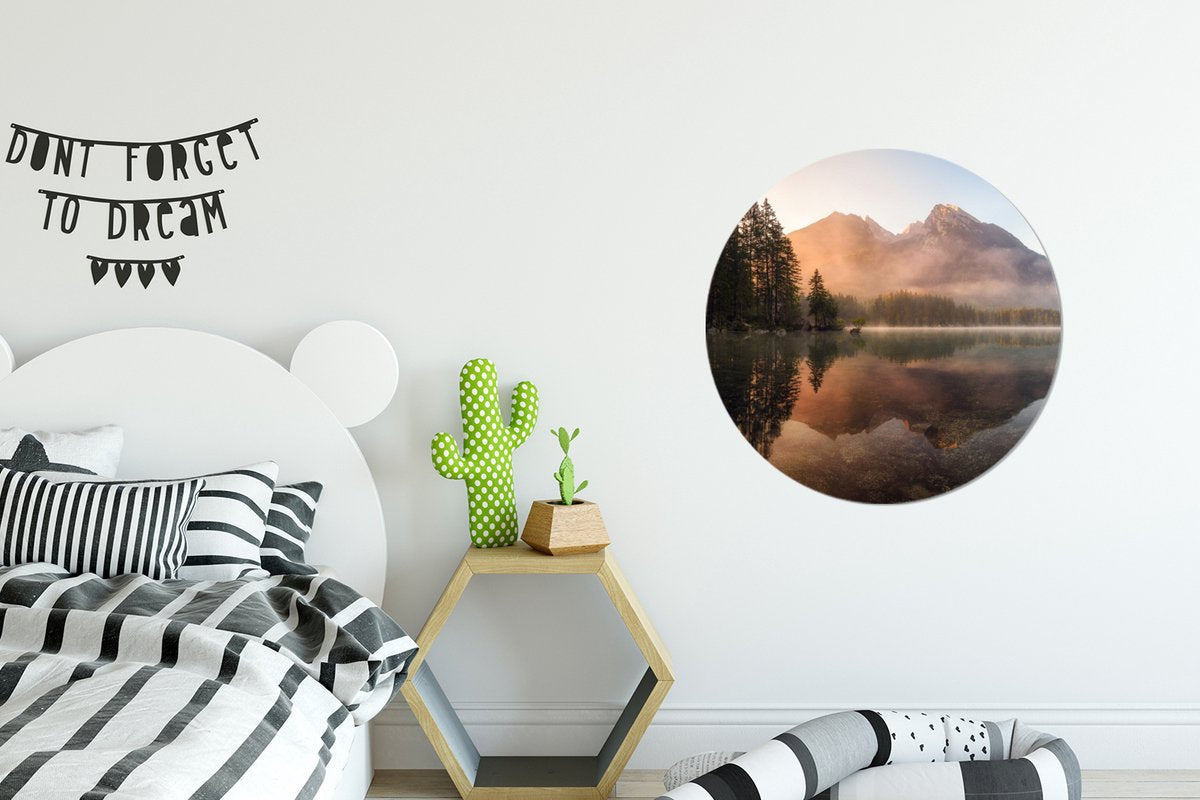 WallCircle® Wandcirkel 60x60 cm - Muurcirkel Landschap - Mist - Water - Bomen - Natuur - Planten - Muurdecoratie woonkamer - Wanddecoratie slaapkamer - Kamer decoratie accessoires - Ronde schilderijen - Woonaccessoires cirkel binnen