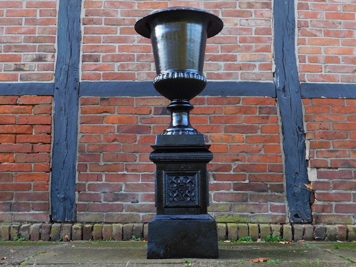 Large garden vase on pedestal - black - cast iron