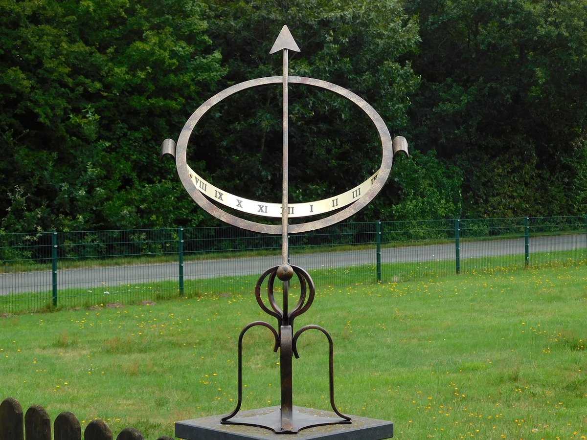 Zonnewijzer op Voet - 80 cm - IJzer-messing