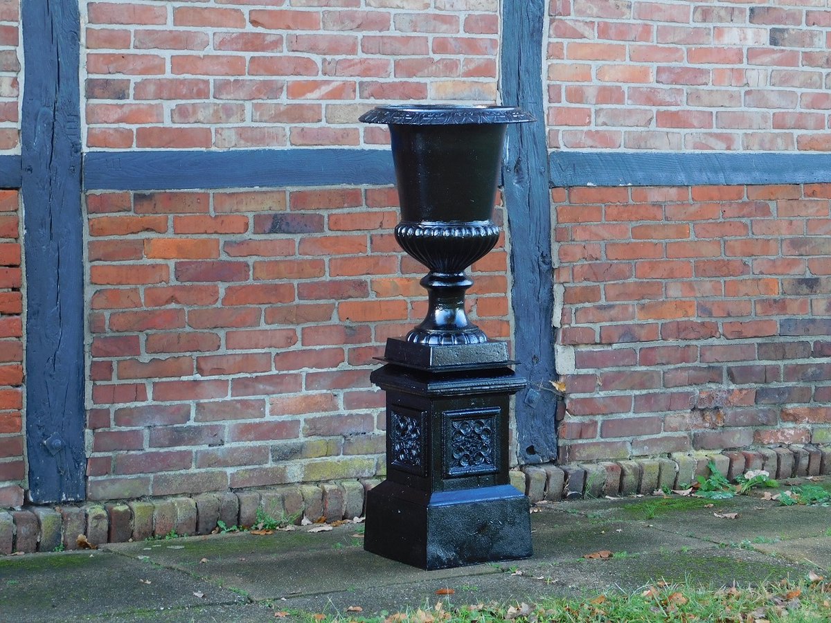 Large garden vase on pedestal - black - cast iron