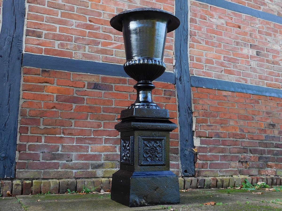 Large garden vase on pedestal - black - cast iron