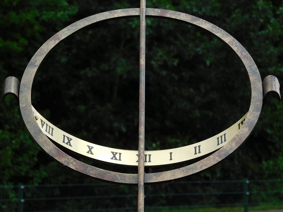 Zonnewijzer op Voet - 80 cm - IJzer-messing