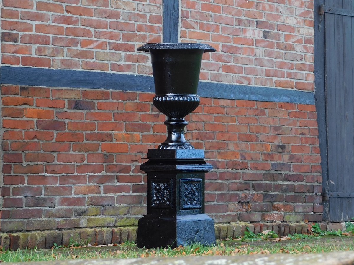 Large garden vase on pedestal - black - cast iron