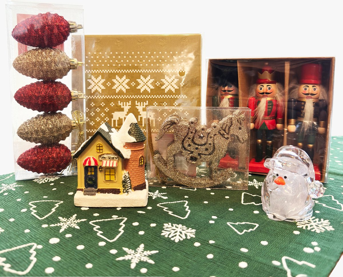 Complete Christmas Decoration Gift Package - LED Lights - Christmas House - Light Balls - Table Runner - Christmas - Gift - Christmas Box