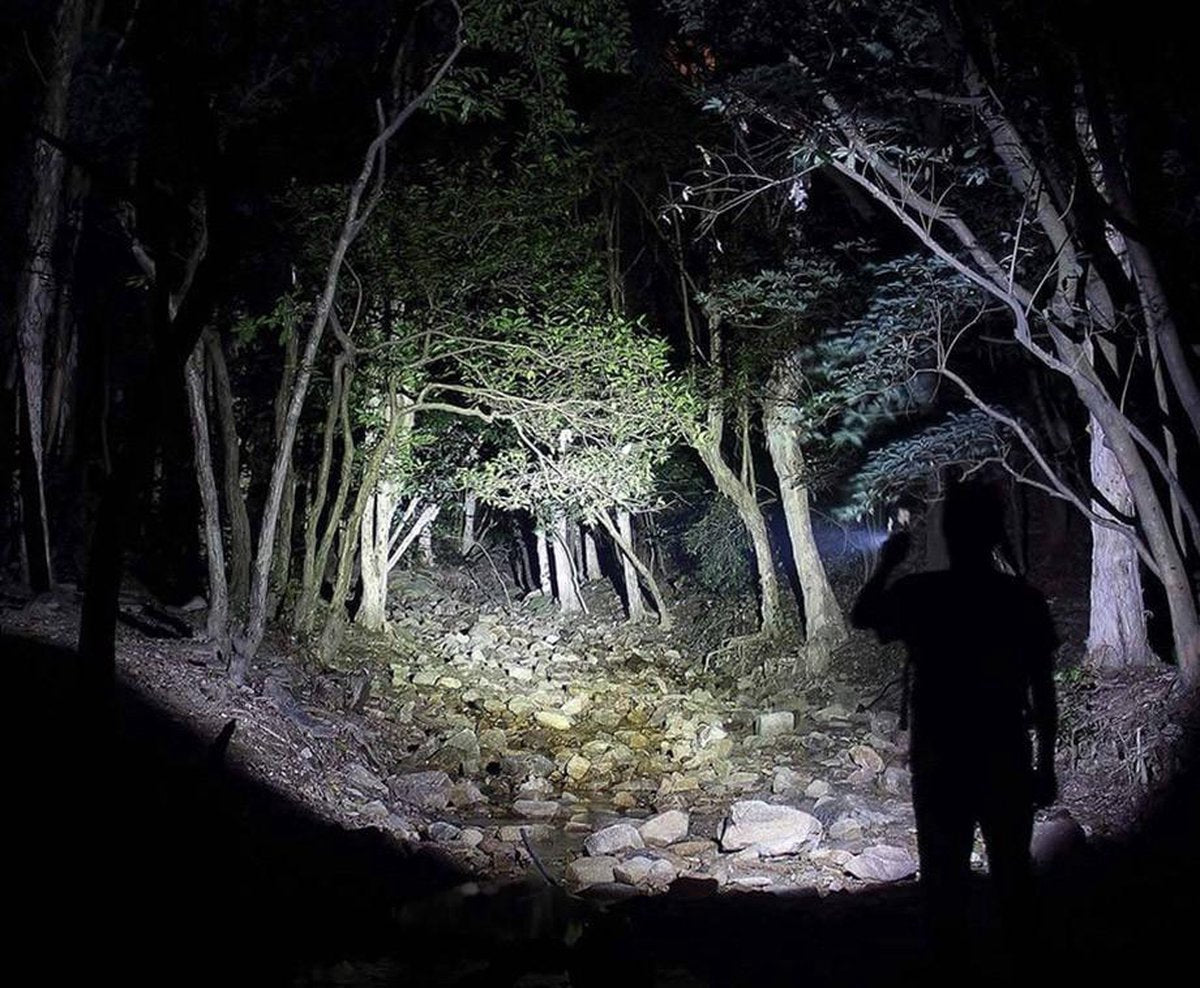 Military flashlight - LED flashlight - 3800 Lumen - IP55 Waterproof - Zoomable - 1 piece - rechargeable - usb