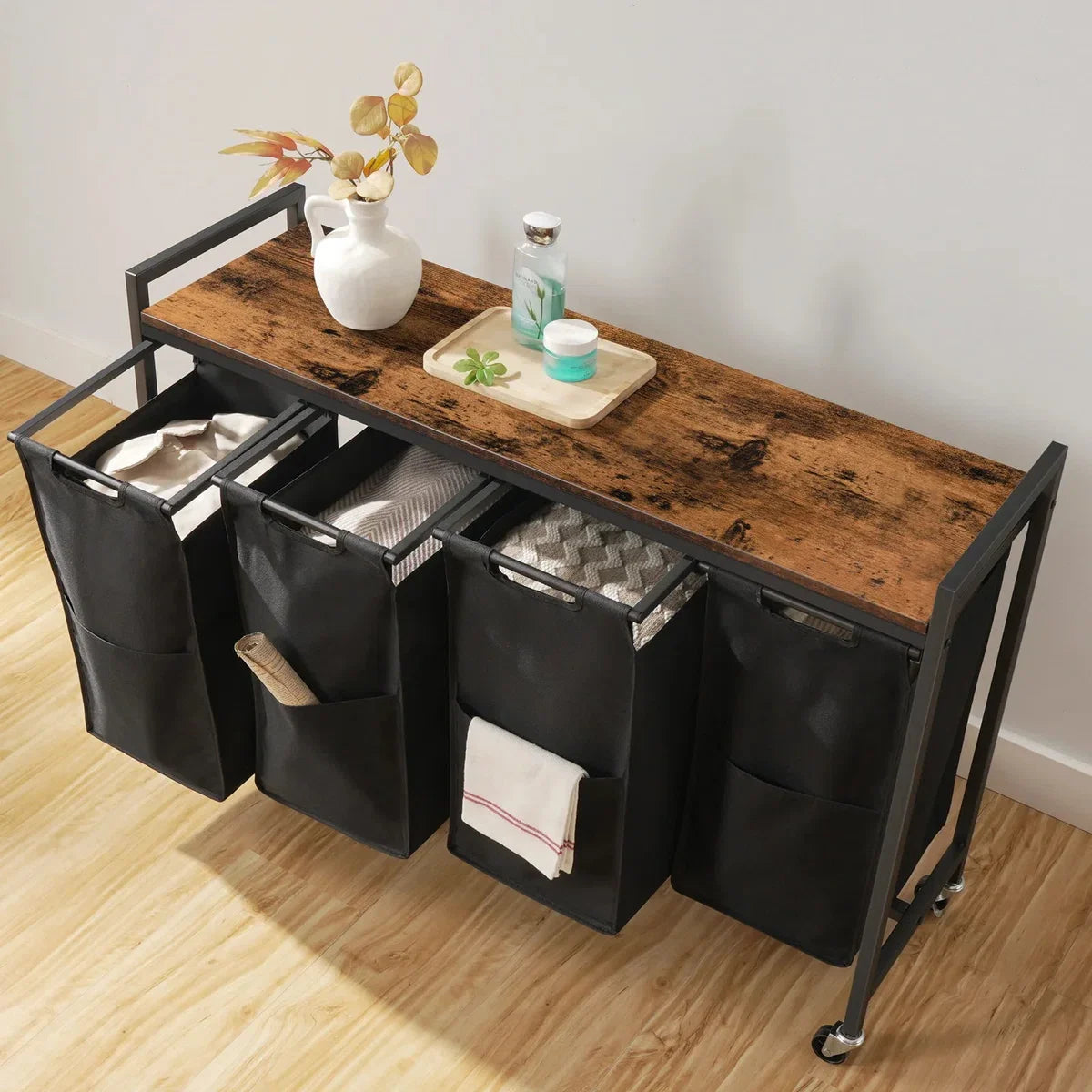 Verrijdbare wasmand - 4 vakken - Wassorteerder - Zwart - Houten blad - Nette hippe wasmand - 10,5x33x74,5 cm