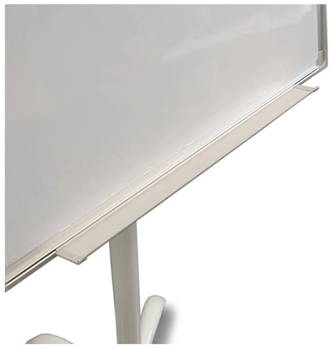 Mobile flipchart 70 x 100 cm with paper clamp and pen tray