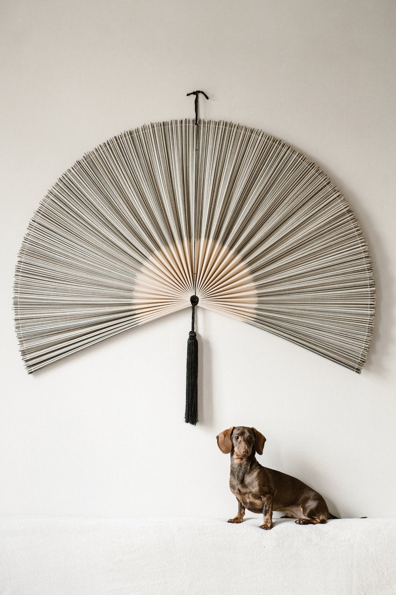 Bamboo waaier Extra Large | Bamboe wanddecoratie | Muurdecoratie waaier met kwastjes | Interieur eyecatcher | Japandi stijl