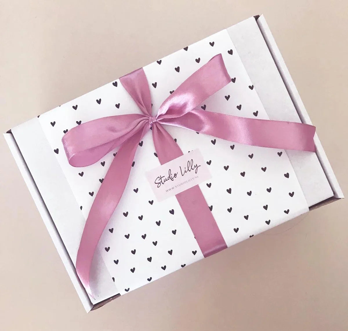 Kraamcadeau - Babyshower cadeau - Zwangerschapscadeau - Geschenkset Babycadeaus - Babycadeau - Meisje - Jongen - Aanstaande Ouders - Gepersonaliseerd - Uniek - Voor man en vrouw - Giftbox - Mama papa