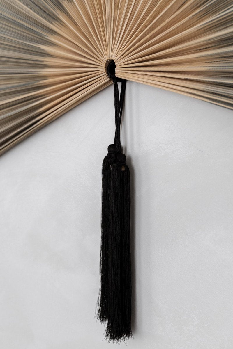 Bamboo waaier Extra Large | Bamboe wanddecoratie | Muurdecoratie waaier met kwastjes | Interieur eyecatcher | Japandi stijl