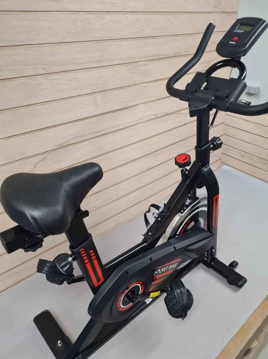 Hometrainer voor thuis, indoor spinningfiets, studiokwaliteit, groot tweerichtingsvliegwiel, stationaire riemaandrijving, verstelbaar zadel, LCD-scherm