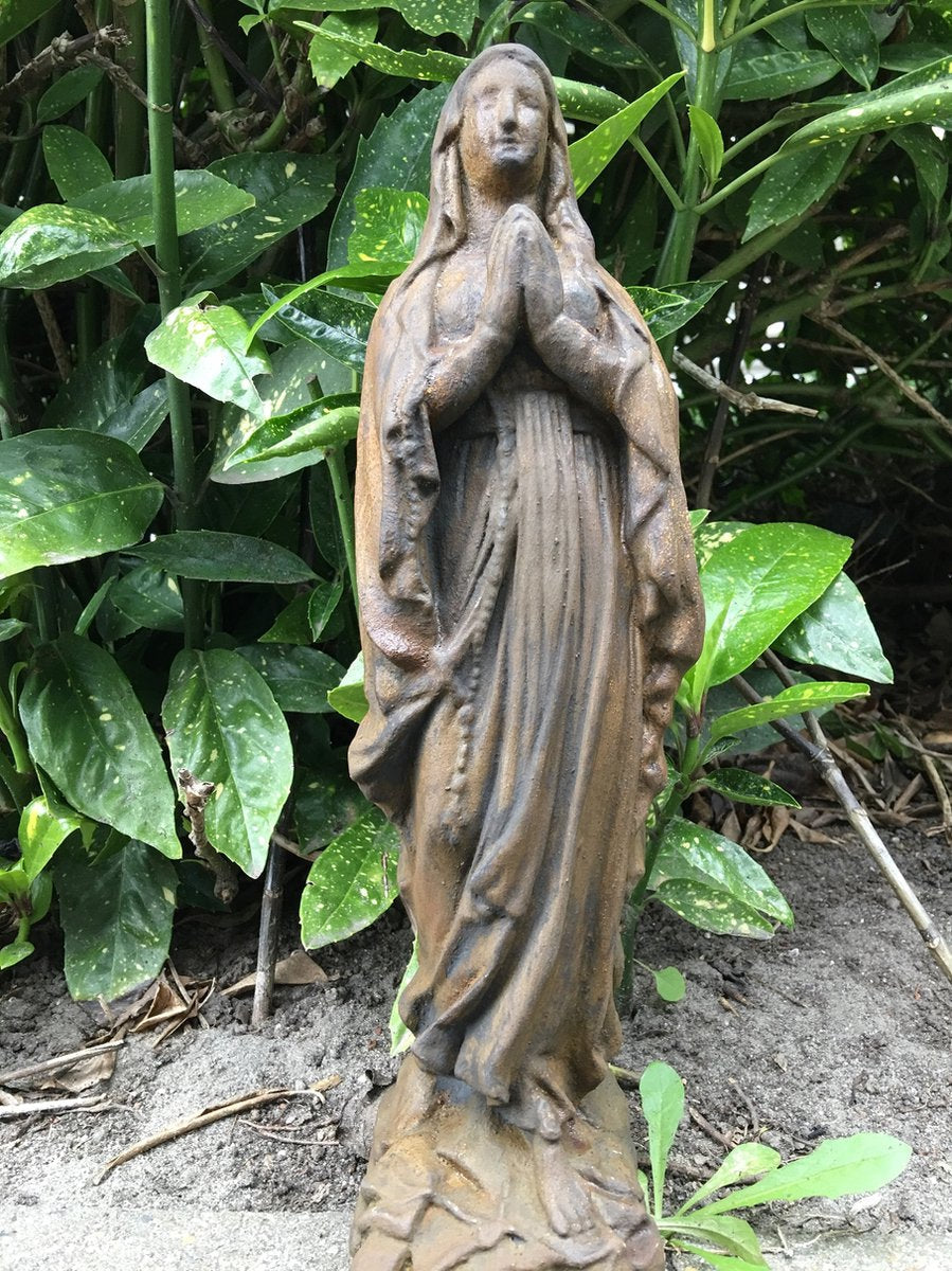 Mariabeeld van steen, prachtig gedetailleerd, geoxideerde kleuren