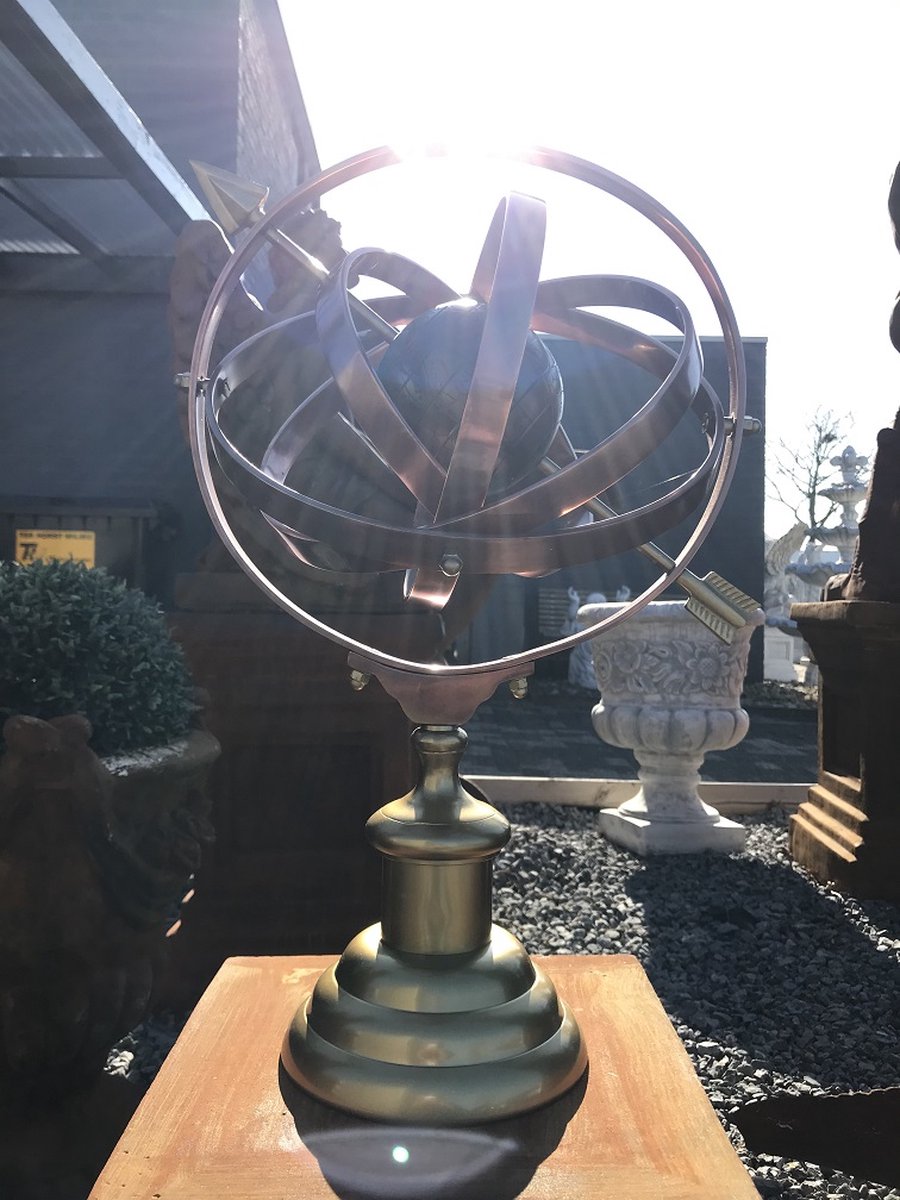 Sundial with the earth as its center, on a base