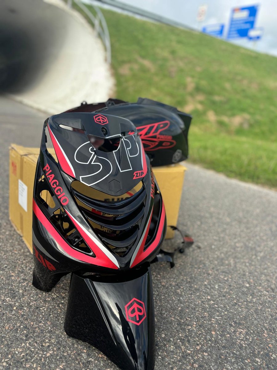 Zip Sp Stickerset - Zip Stickerset - Zip SP - Piaggio Zip - Speciale kleur - Scooterstickers - Metallic rood-zilver