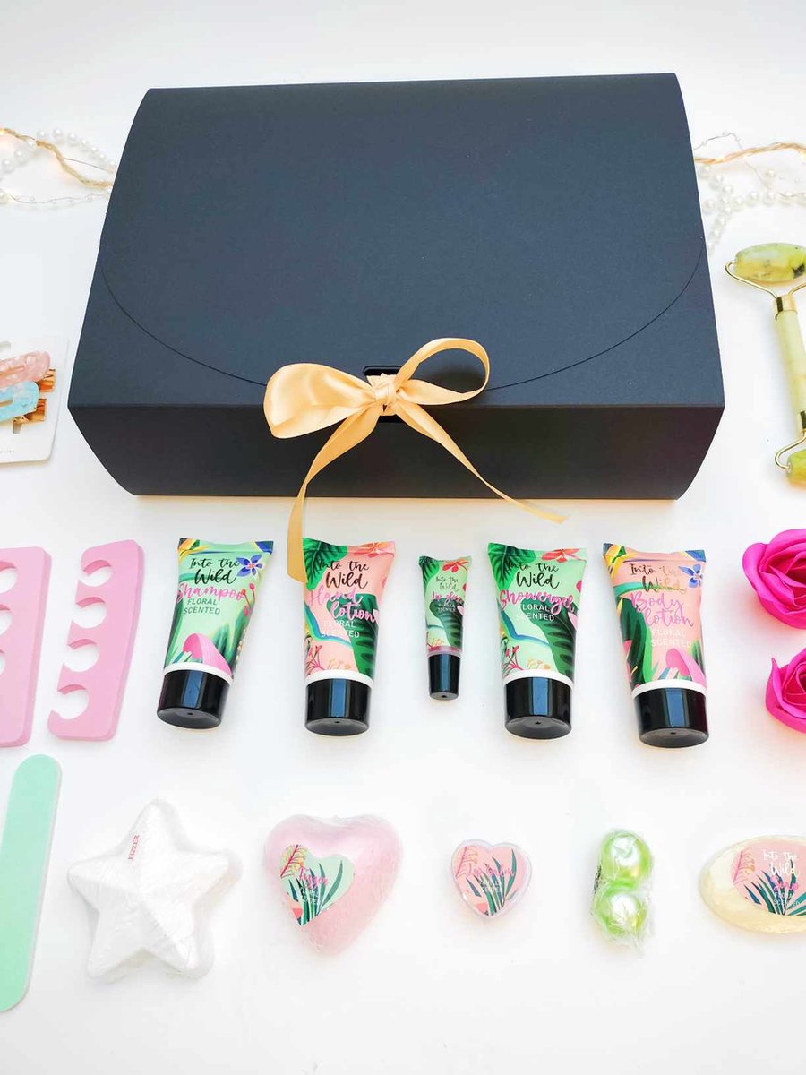 Bad- en bodycadeau 29 stuks - Bodylotion - Luxe Cadeau - Hawsaz.nl kado - Guasha steen - Giftsbox - Nagelverzorging - Cadeauset - Dames cadeau - Relax Cadeau - Verwenpakket - Valentijnscadeau - luxe cadeau doos - Geschenkset - Moederdag cadeau