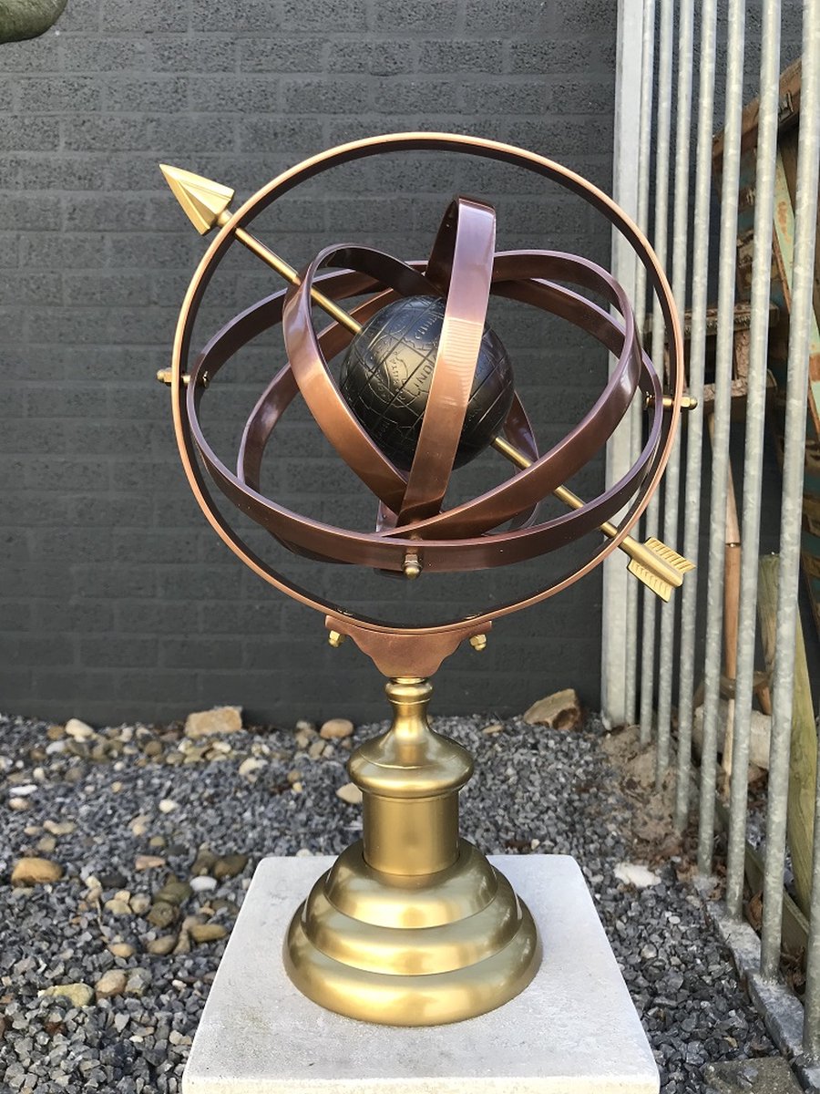 Sundial with the earth as its center, on a base
