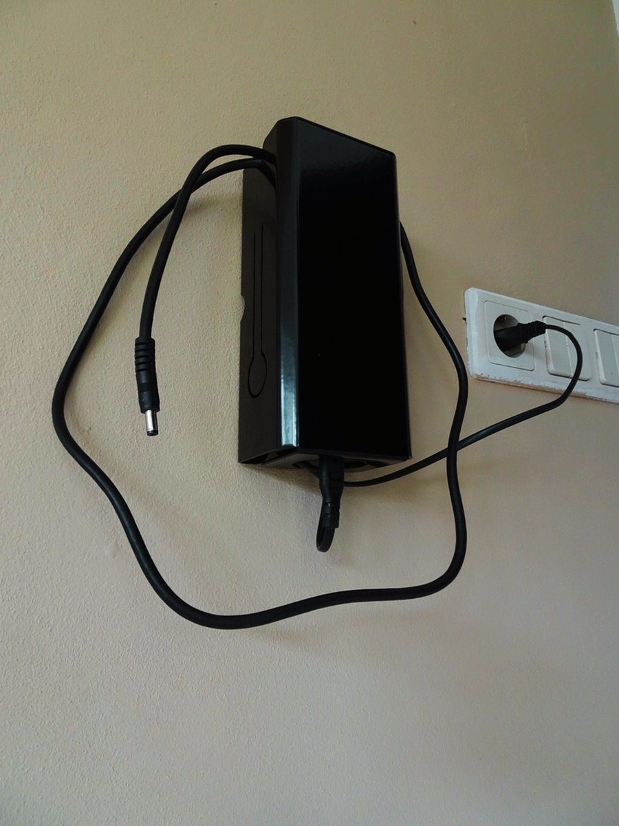 Universal charging holder made of metal - Size L - black