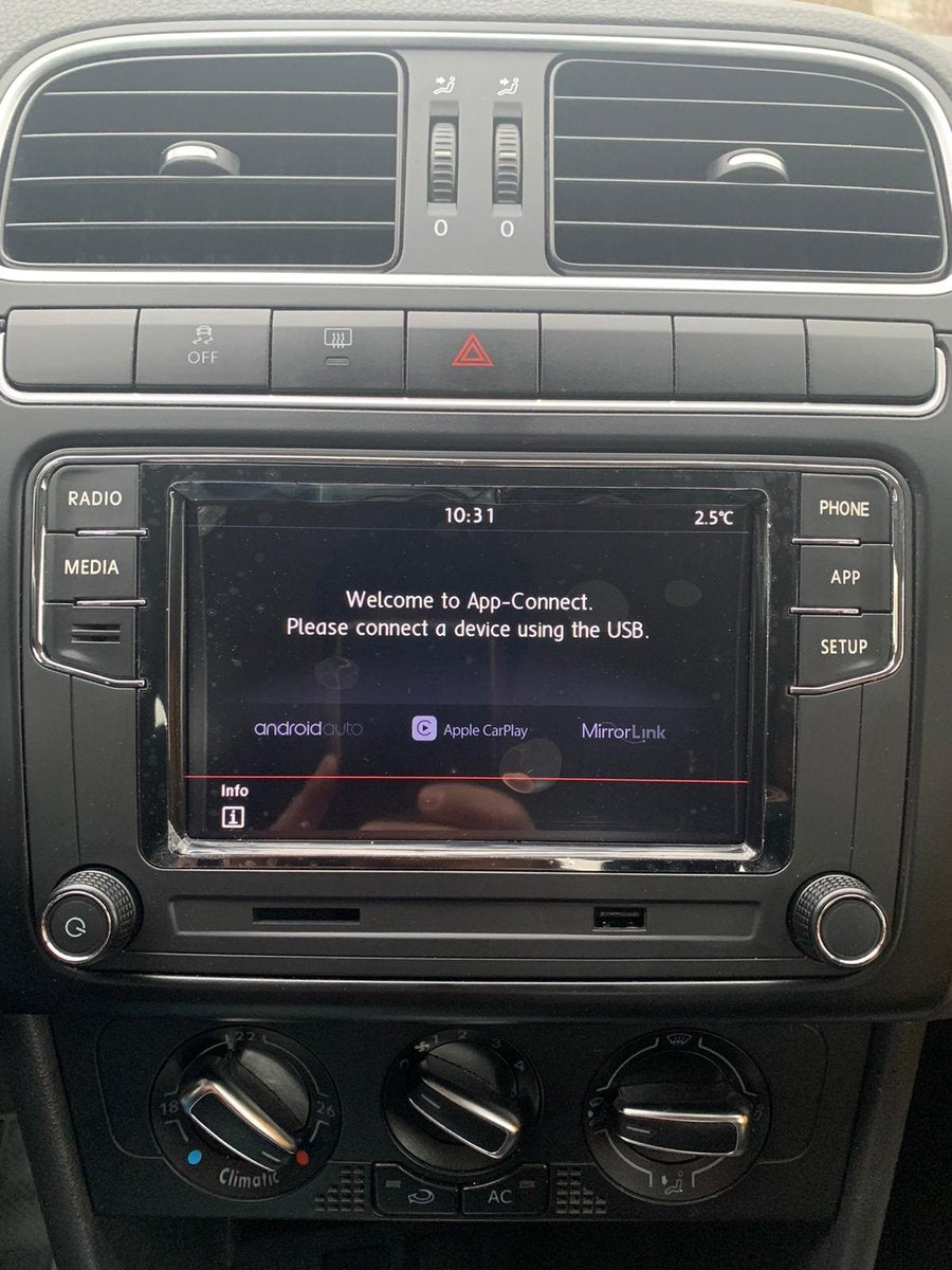 Volkswagen RCD 330 radio Apple CarPlay
