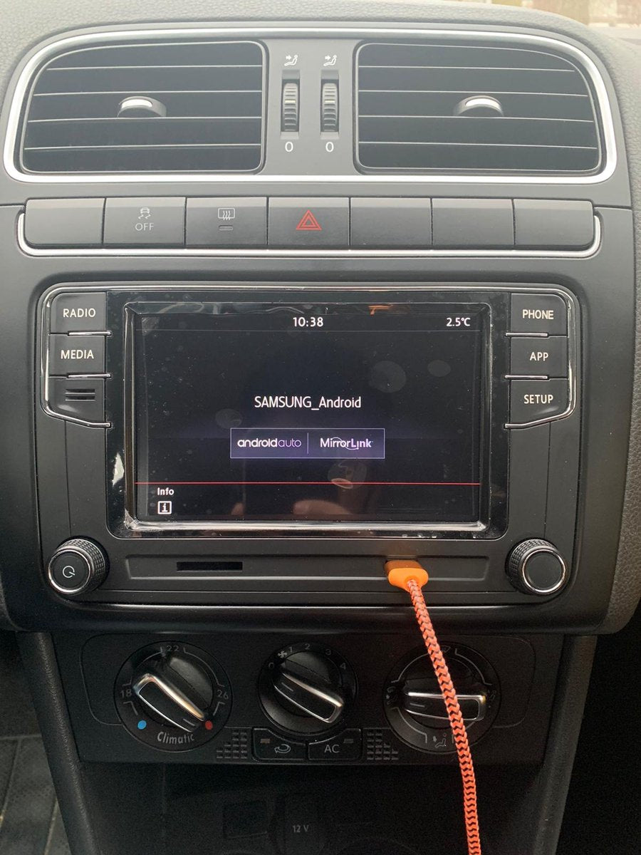 Volkswagen RCD 330 radio Apple CarPlay