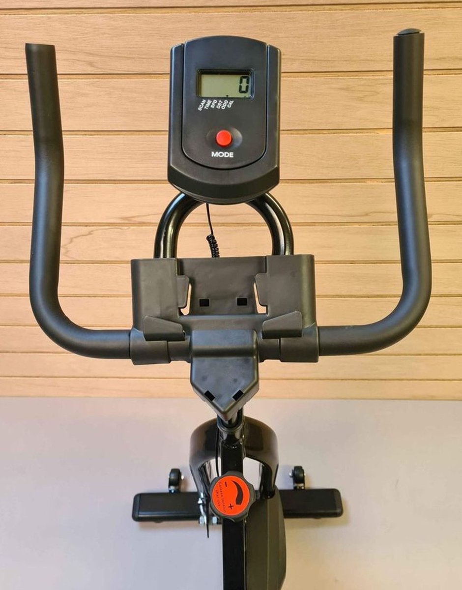 Hometrainer voor thuis, indoor spinningfiets, studiokwaliteit, groot tweerichtingsvliegwiel, stationaire riemaandrijving, verstelbaar zadel, LCD-scherm