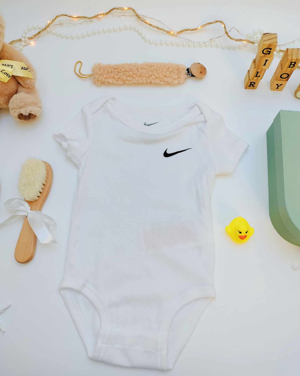 Genderneutraal baby cadeau 8 stuks - Kraamcadeau voor jongen en meisje - Zwitsal verzorging - Babypakket - Babykleding - Babygeschenksets - Geboortecadeau - babyshower - Babyset - Baby borstel en kam - Hawsaz.nl Cadeau- Babykado - Knuffel beer
