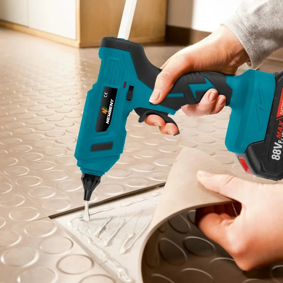 Cordless Glue Gun - Cordless - Includes 2 Batteries - Free 10 Glue Sticks - Suitable for Makita B series Power Tool Batteries 18V - 100WATT - Heats Up To 280 Degrees - 11mm Diameter - Blue